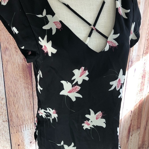 Lily White Top - Picture 2 of 4